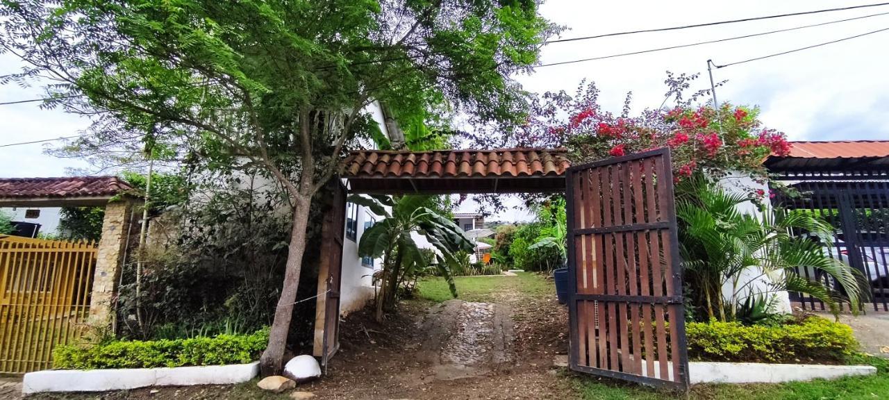 Casa Familiar Y De Descanso Villa Lorenza - Apulo Cund. Exterior foto
